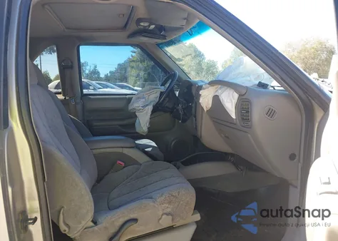 2000 GMC Jimmy Sls Convenience from USA, damaged, VIN 1GKCT18W5YK272809